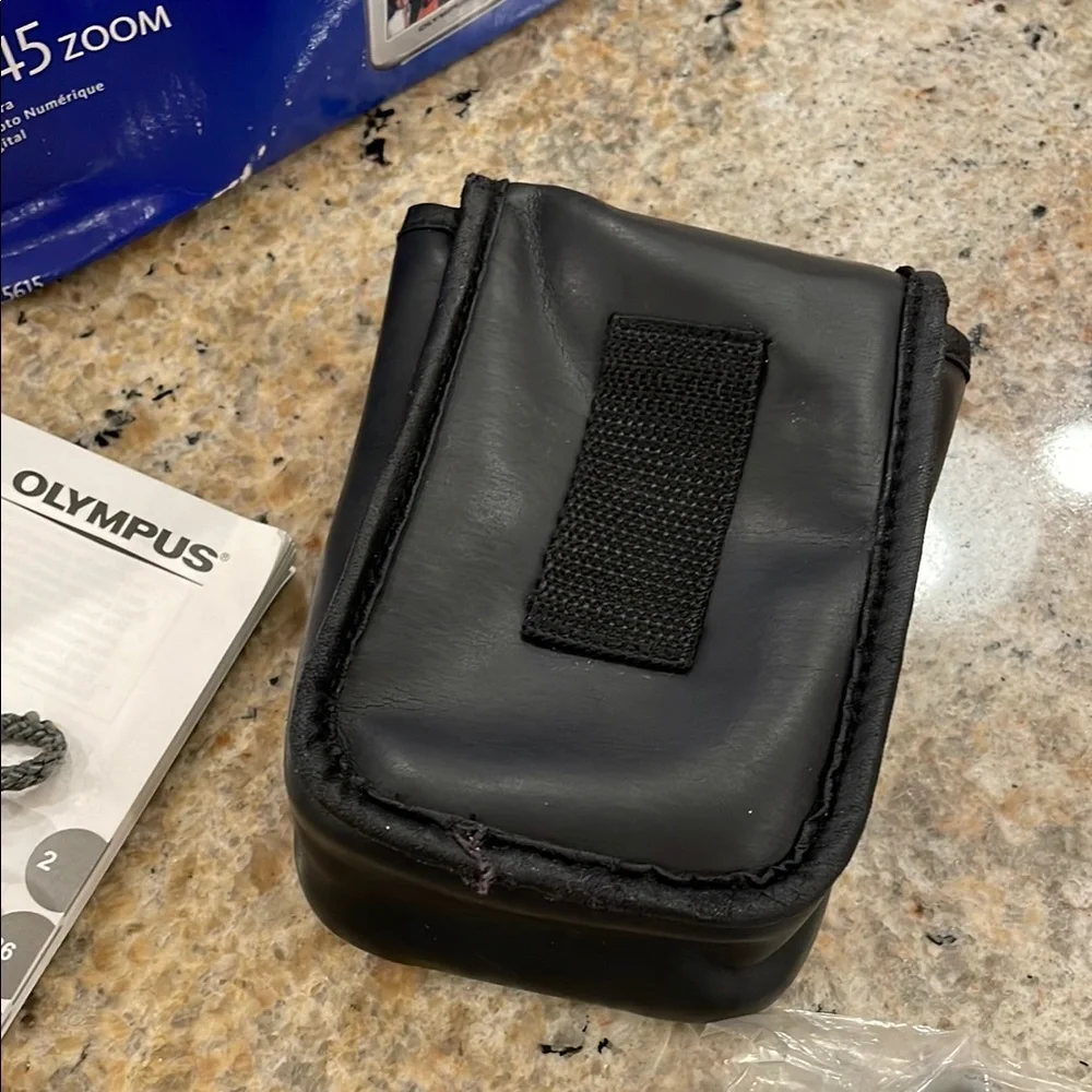 Olympus D-545 Zoom Camedia Digital Camera Kit 1GB XD Card - Battery Charger Case